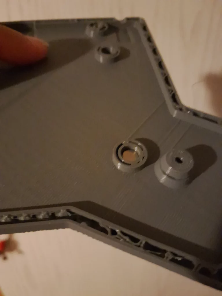 Un case de clavier en fdm avec un aimant dedans