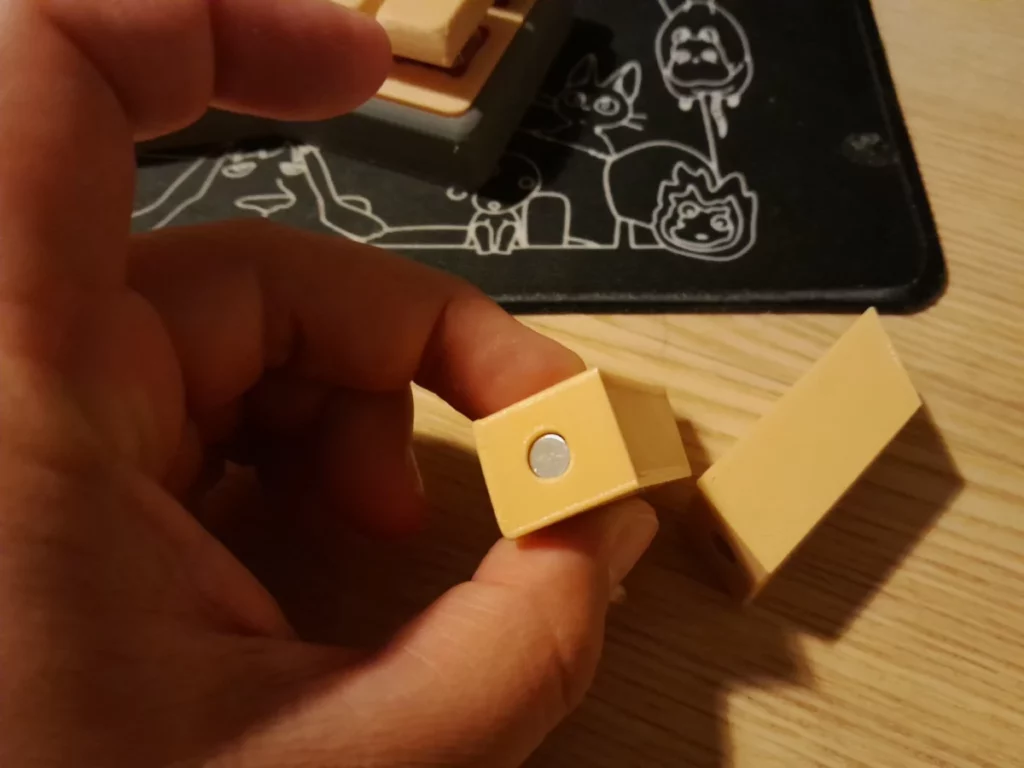 Two cubic feet with two tight slots holding two other magnets