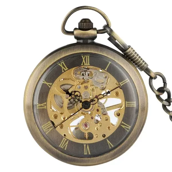 une autre montre d'aspect bronze. Beaucoup plus simple que la précédente, elle n'a pas de capot. À l'avant, elle est simplement ouverte très largement sur un mouvement cuivré, entouré d'un cadran sombre orné de chiffres romains bronze.
